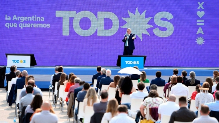 Fern&aacute;ndez pidi&oacute; al FdT salir a generar entusiasmo porque "ya empez&oacute; un tiempo distinto"