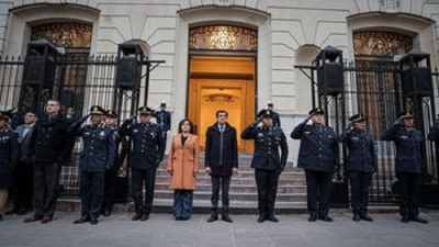Sadir particip&oacute; del izamiento de la Bandera Nacional en la Semana de la Polic&iacute;a