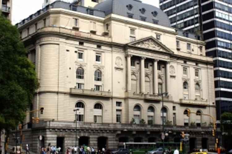 Fuertes subas en bolsa porte&ntilde;a y acciones argentinas en Wall Street por rumores de acuerdo de deuda