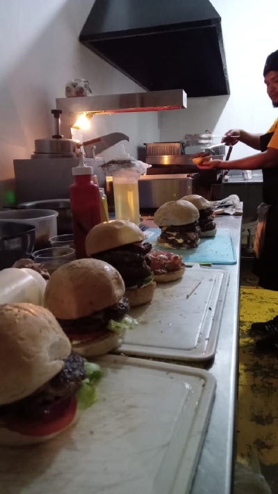 Gastron&oacute;micos aumentaron sus ventas del 150 al 500% en La noche de las Hamburguesas