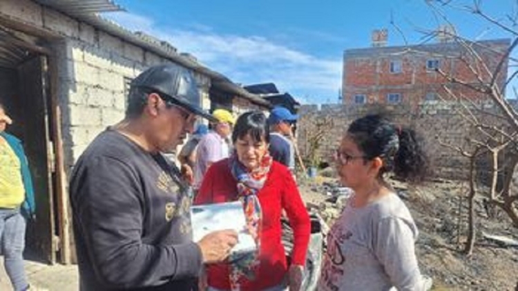 Acompa&ntilde;amiento interinstitucional en barrio Alto Comedero tras los incendios: el estado presente junto a las familias