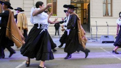 Finaliz&oacute; Senderos de la Pachamama con m&uacute;sica y danza en Plaza Espa&ntilde;a