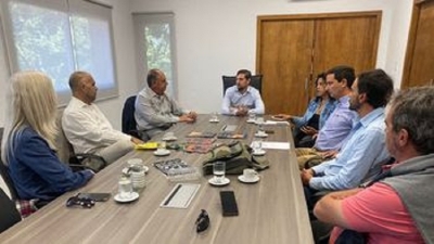 Trabajo con el sector privado para fortalecer la actividad frutillera