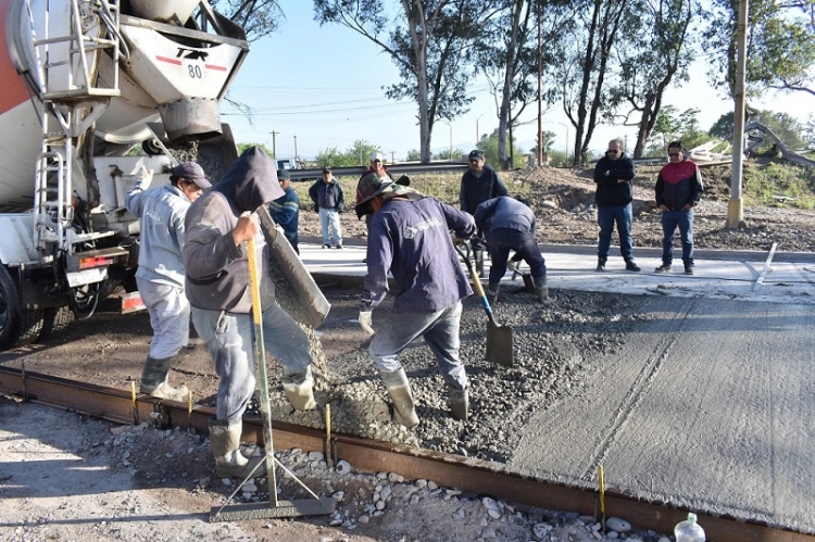 El intendente Rivarola supervis&oacute; la etapa final de la obra de pavimento en acceso norte de Palpal&aacute;