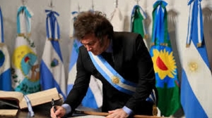 Milei firm&oacute; el Pacto de Mayo y cuestion&oacute; a los gobernadores que no asistieron