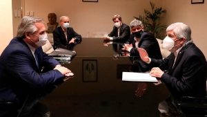 Fern&aacute;ndez reivindic&oacute; la defensa de los trabajadores y ponder&oacute; a Camioneros