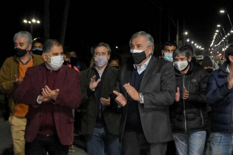 Moderna iluminaci&oacute;n en la avenida La Quiaca de Alto Comedero