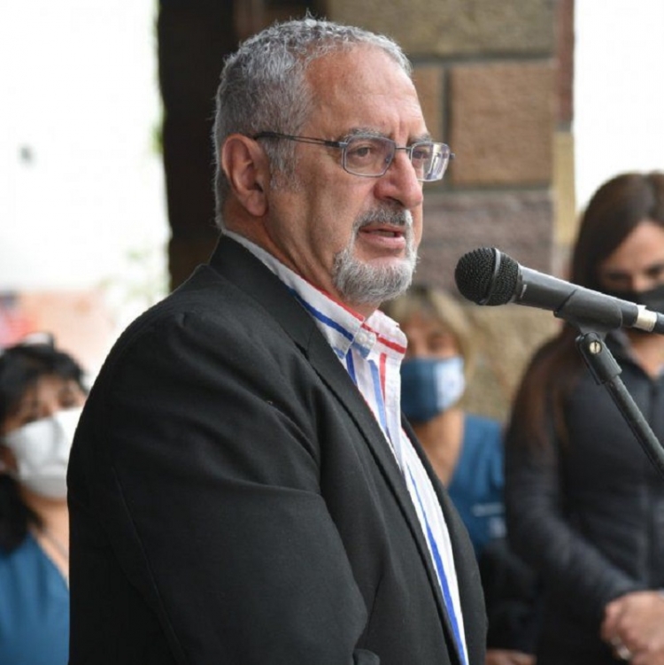 Gustavo Bouhid: "si tenemos vacunas y no m&aacute;s personas que se quieran vacunar, debemos avanzar con la tercera dosis"