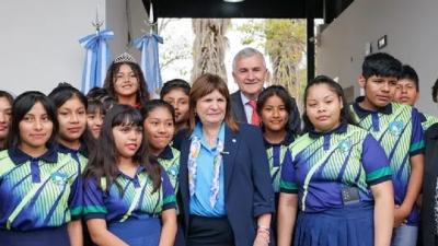 Hist&oacute;rico: Morales inaugur&oacute; simult&aacute;neamente 8 edificios educativos e inici&oacute; la construcci&oacute;n de 6 y la refacci&oacute;n de otros 9