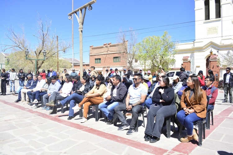 Vecinos y vecinas de Abra Pampa beneficiarios de una inversi&oacute;n de 600 millones de pesos