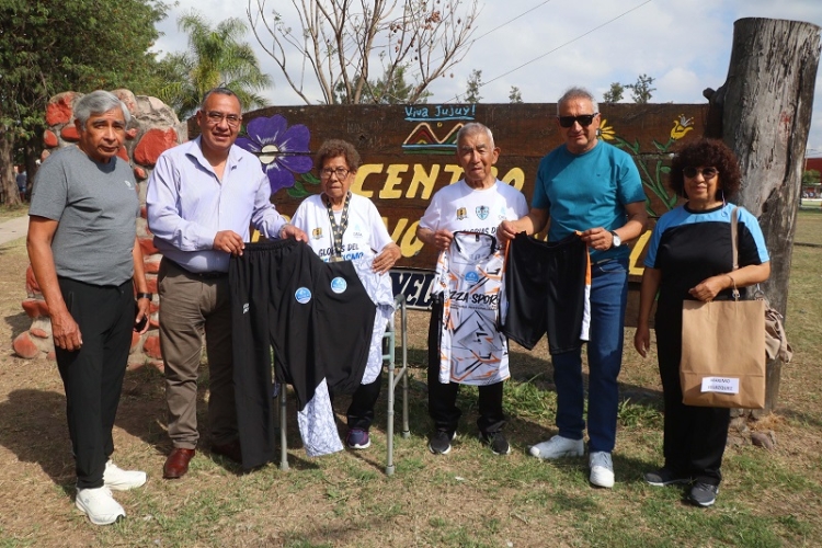 La pista de atletismo de Palpal&aacute; lleva el nombre &ldquo;M&aacute;ximo Vel&aacute;squez&rdquo;, ejemplo y referente del deporte juje&ntilde;o