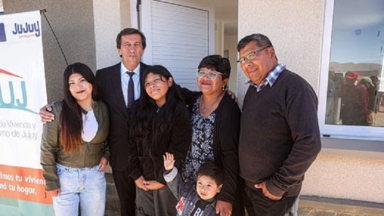 Sadir entreg&oacute; las llaves de las viviendas a familias de Abra Pampa