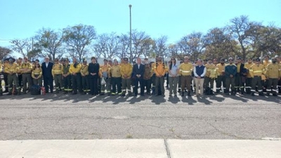 Relevo de brigadistas para seguir luchando contra el incendio en Ledesma