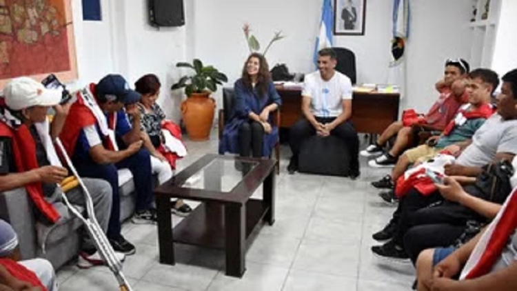 El Seleccionado de F&uacute;tbol de Talla Baja visit&oacute; a la ministra Mart&iacute;nez