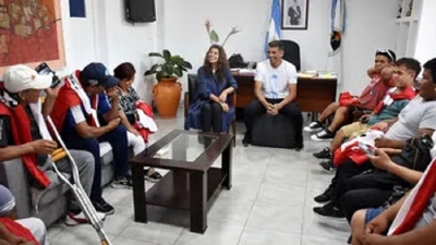 El Seleccionado de F&uacute;tbol de Talla Baja visit&oacute; a la ministra Mart&iacute;nez