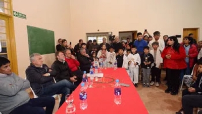 Morales se reuni&oacute; con vecinos de las 18 Hect&aacute;reas de Alto Comedero