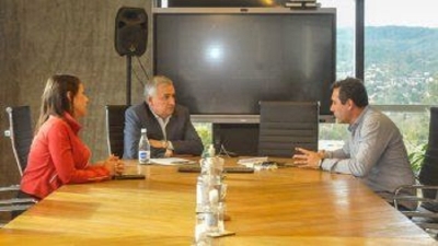 El gobernador se reuni&oacute; con la dirigencia de AHZ