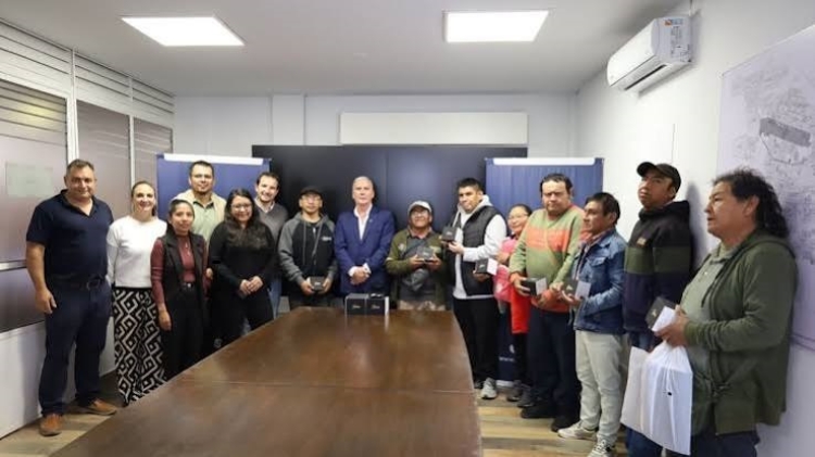 Aud&iacute;fonos gratuitos para mejorar la vida cotidiana de 12 personas