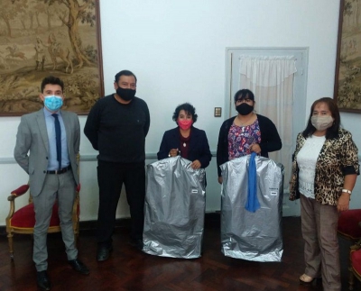 Registro Civil: Entregaron indumentaria a personal femenino