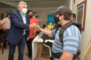 Potenciar Trabajo. Gerardo Morales entreg&oacute; equipamientos en Calilegua