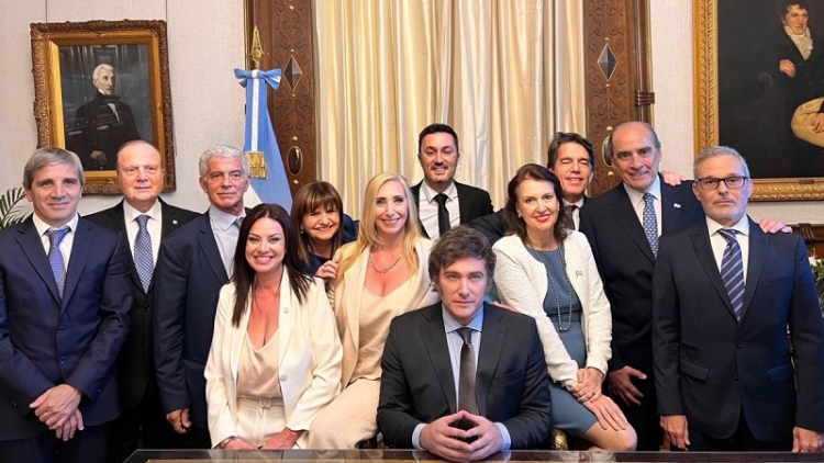 Milei le tom&oacute; juramento a los nueve ministros que integran el gabinete de Gobierno