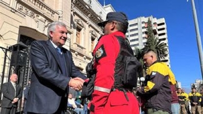 El Gobernador entreg&oacute; distinciones a brigadistas