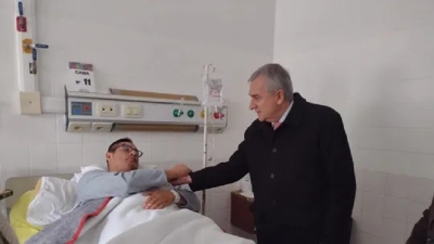 Morales visit&oacute; a polic&iacute;a que sufri&oacute; fractura de maxilar superior e inferior por parte de manifestantes