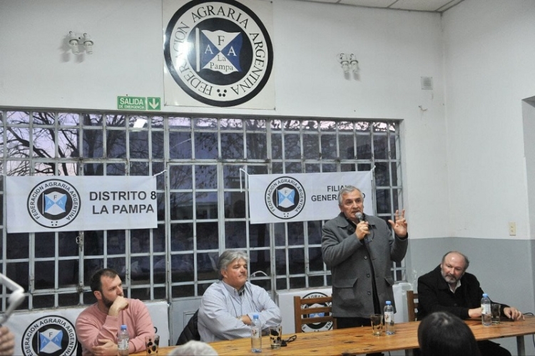 &ldquo;El campo no puede ser la salvaci&oacute;n&rdquo;, enfatiz&oacute; Morales en la Federaci&oacute;n Agraria de La Pampa