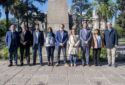 Concejales izaron las banderas nacional y de la libertad civil