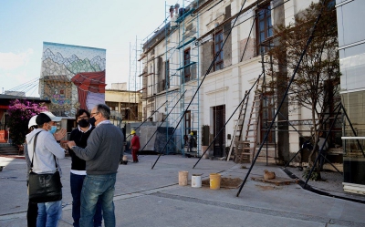 Se realizan obras en la fachada del Teatro Mitre