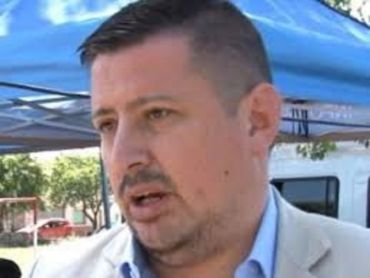 Rotela: &ldquo;Les tom&oacute; m&aacute;s de 100 d&iacute;as hacer un manifiesto pol&iacute;tico alienado de realidad&rdquo;