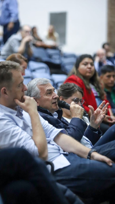 Morales plante&oacute; el desaf&iacute;o de invertir en l&iacute;neas de transporte de energ&iacute;a y plantas de generaci&oacute;n distribuida de bajo costo