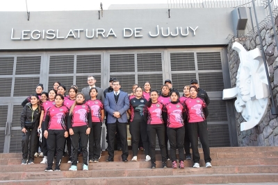 Selecci&oacute;n de f&uacute;tbol femenino de la fuerza policial de Salta fue recibida en la legislatura
