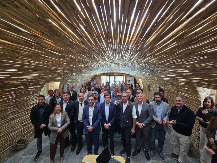 Ezequiel Atauche y Daniel Scioli se reunieron con empresarios y estudiantes de la Provincia