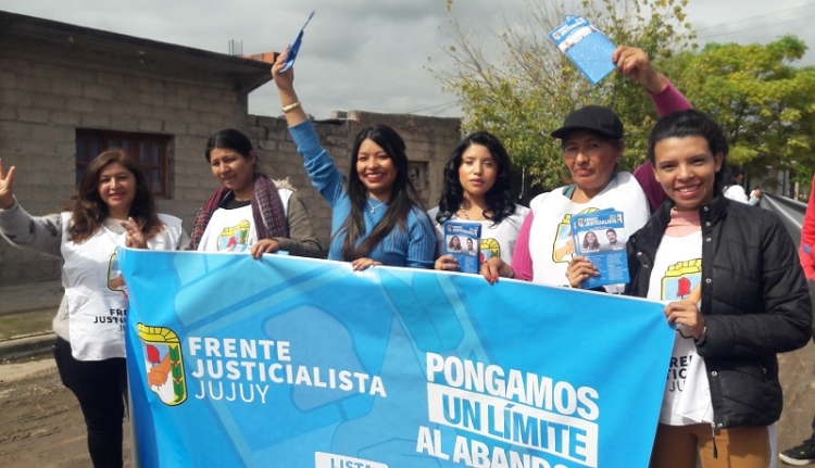 Muchachas peronistas respaldan a candidatos del frente justicialista