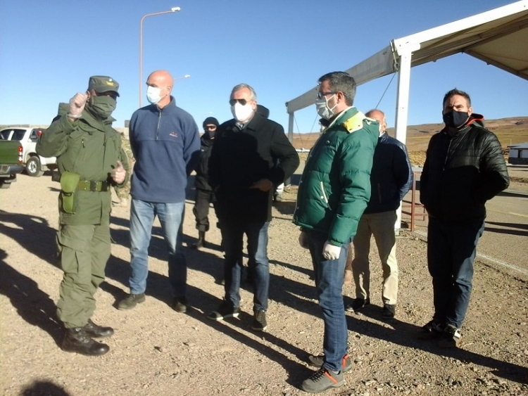 Reuni&oacute;n en el Paso Internacional de Jama