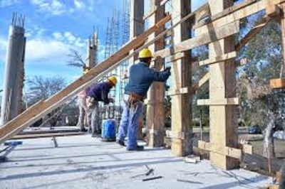 El Gobierno homolog&oacute; incremento salarial de la UOCRA