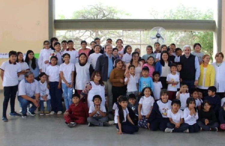 An&iacute;bal Fern&aacute;ndez, carolina mois&eacute;s y guillermo snopek, de recorrida por escuelas de el talar