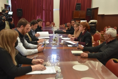La Legislatura trabaja para instituir el uso de la imagen de las islas malvinas en guardapolvos y uniformes escolares