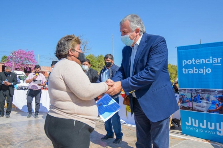 Potenciar. Beneficiarios de Aguas Calientes recibieron insumos y equipamiento