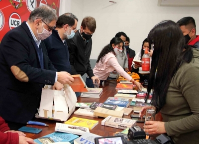 La biblioteca del comit&eacute; capital de la UCR cuenta con nuevos vol&uacute;menes de libros