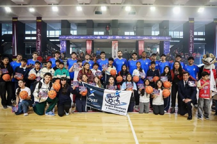 Sadir acompa&ntilde;&oacute; la presentaci&oacute;n del plantel de Jujuy B&aacute;squet para la temporada 2026/27