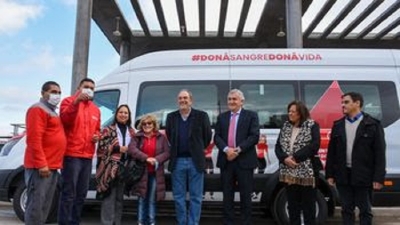 Morales entreg&oacute; una combi para el Banco Regional de Hemoterapia
