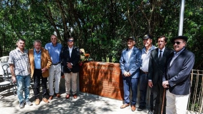 "Es un lujo y un gusto compartir con ustedes", se&ntilde;al&oacute; Sadir al inaugurar la plazoleta La Pe&ntilde;a de "El Algarrobo"