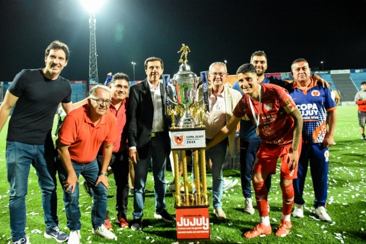 Sportivo Palermo y Atl&eacute;tico San Pedro se coronan campeones de la Copa Jujuy Energ&iacute;a Viva