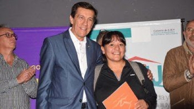 Entregaron 671 resoluciones de adjudicaci&oacute;n a familias del barrio Tupac Amaru