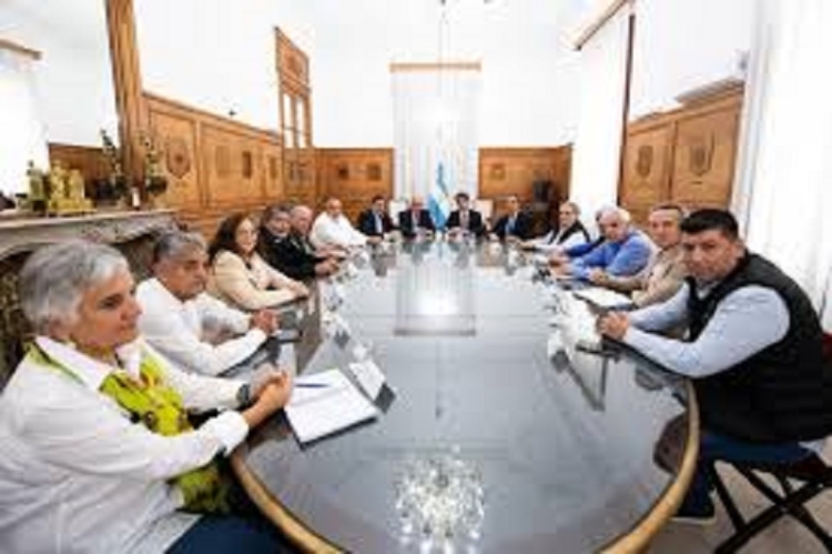 El Gobierno se reuni&oacute; por primera vez con la CGT: paro general en suspenso y sigue la pelea por la homologaci&oacute;n de paritarias