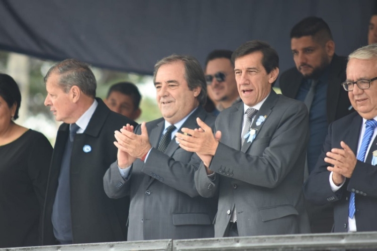El vicegobernador estuvo presente en la celebraci&oacute;n del 215&ordm; Aniversario de la Revoluci&oacute;n de Mayo