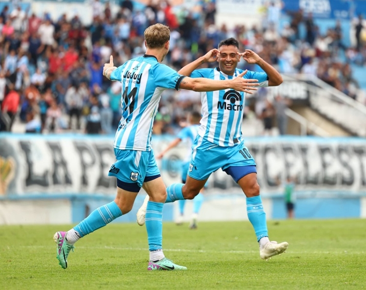 Con entrega en la cancha y las tribunas, el &ldquo;Lobo&rdquo; conquist&oacute; la cima de la Zona B
