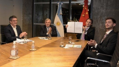Morales firm&oacute; convenio con la china CRRC para la compra de duplas el&eacute;ctricas